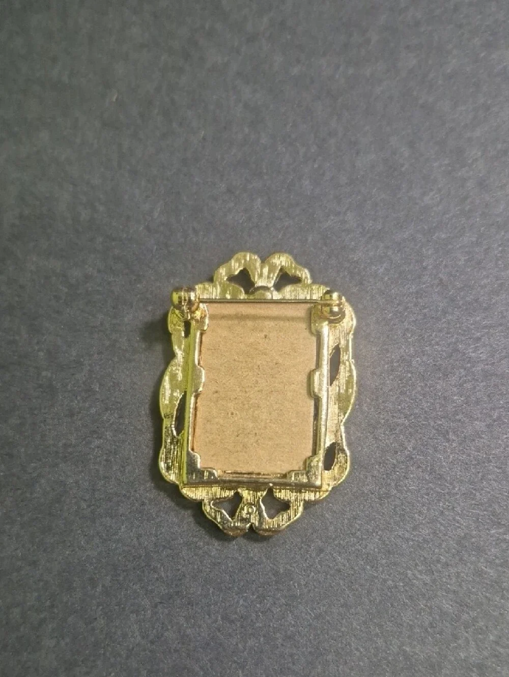 Gold Tone Ribbon Bow Picture Frame Brooch - Women Jewelry - Picture 2 of 5